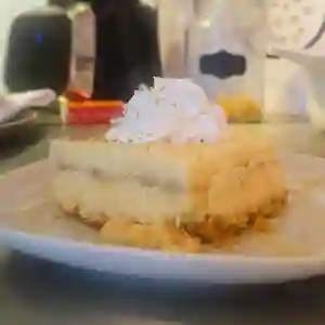Postre de limón artesanal