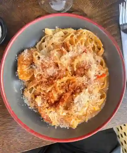 Fetuccini de Pollo