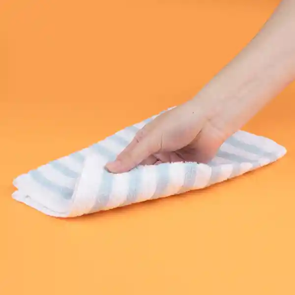Toalla Infantil Para Baño de Rayas Azul Serie Miniso