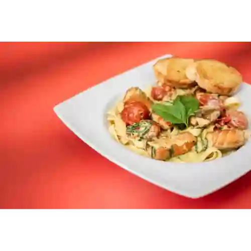 Espagueti O Fettuccine Salmon Toscana