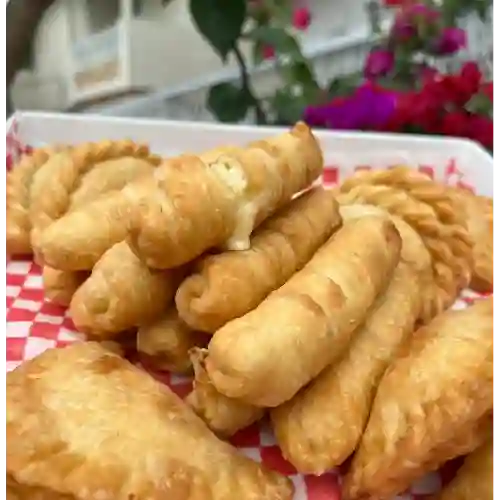 Combo 20 Deditos y 10 Empanaditas