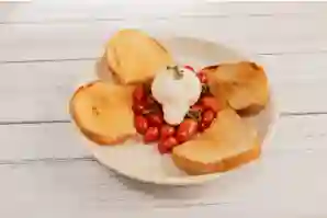 Burrata con Mermelada de Tomate