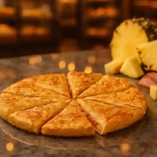 Pizza Hojaldrada Hawaiana (8 Porciones)