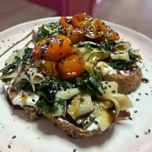 Tostadas de Espinaca y Queso