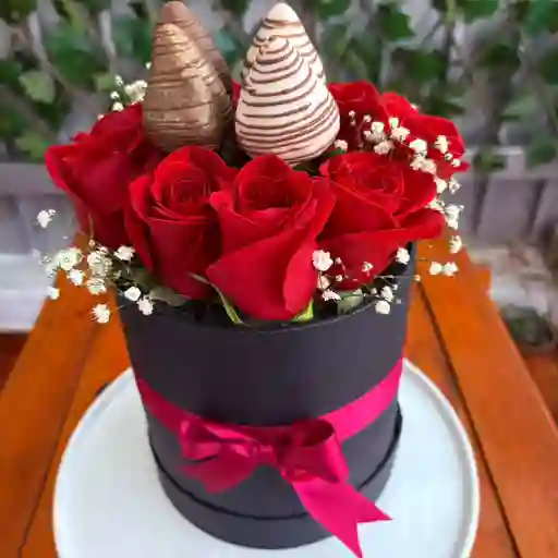 Cilindro de rosas y fresas