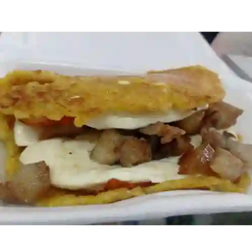 Cachapa con Queso Completo y Chicharron