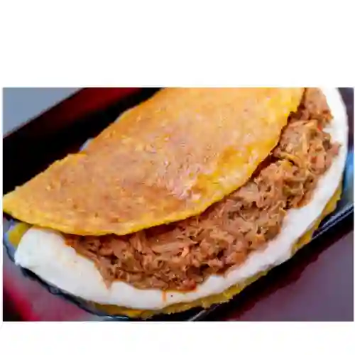 Arepa de Choclo, Queso de Mano y Carne Desmechada