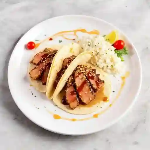 Taco De Atun Con Costra De Ajonjoli /Tuna Taco With Sesame Crust