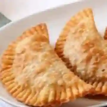 6 Empanada de Trigo más 2 Bebidas