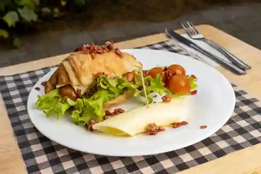 Croissant Caprese