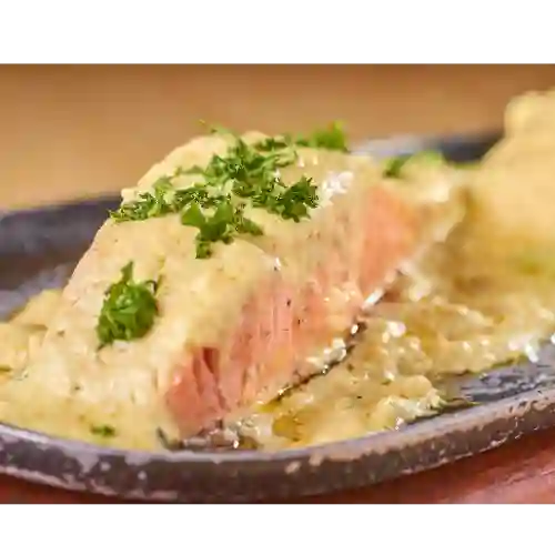 Salmón Al Ajillo