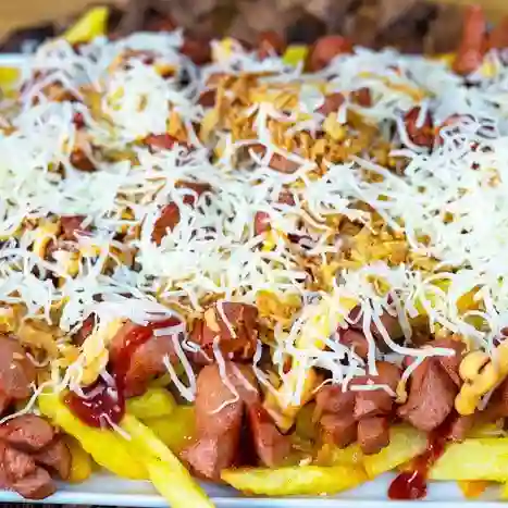 Salchipapa de la casa