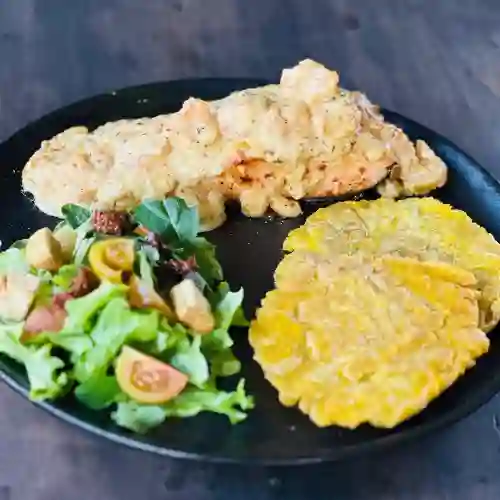 Salmon en Salsa de Camarones