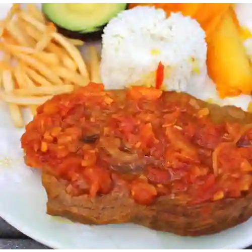 Almuerzo con Res en Salsa Criolla