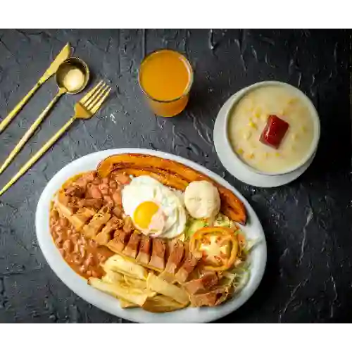 Bandeja con Chicharrón