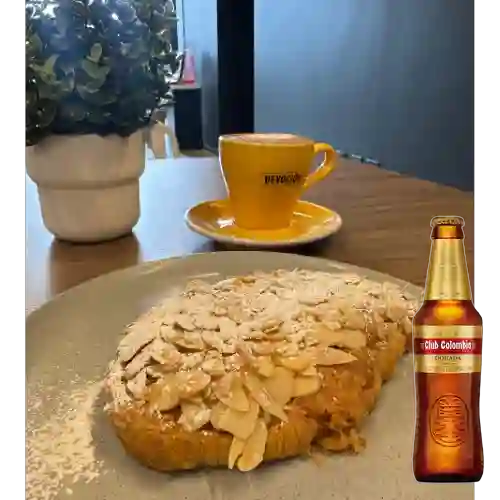 Combo Croissant de Almendras +Club col. Dorada 350ml