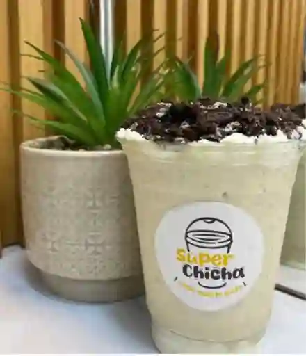 Chicha con Oreo y Salsa de Chocolate