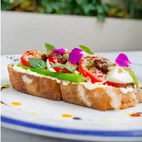 Tostada Caprese