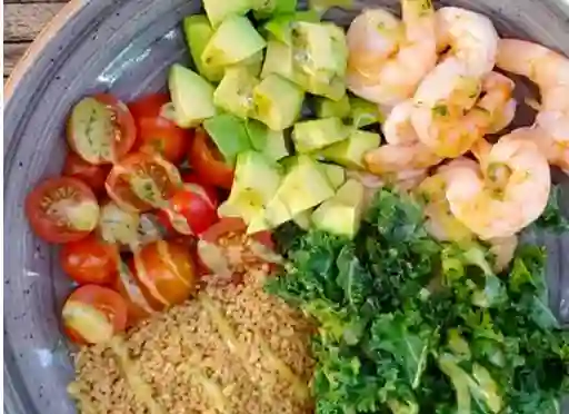 Ensalada Camarones Quinua Kale