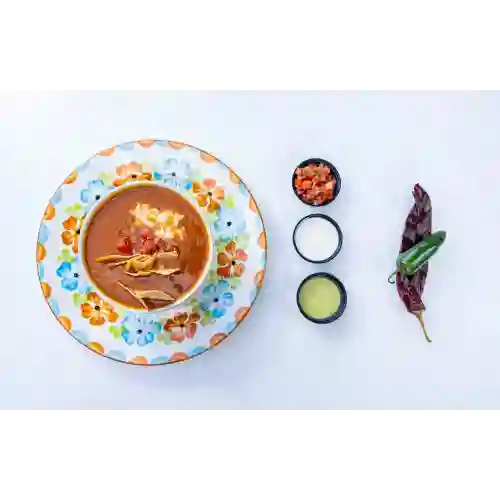 Sopa Clásica de Tortilla con Pollo