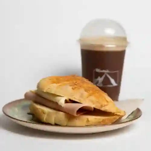 Croissant de Jamón y Queso