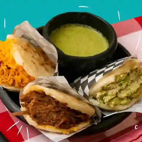 Tres Mini Arepas + Papelon con Limón