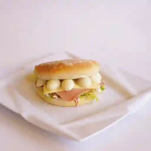 Sándwich Huevos de Codorniz