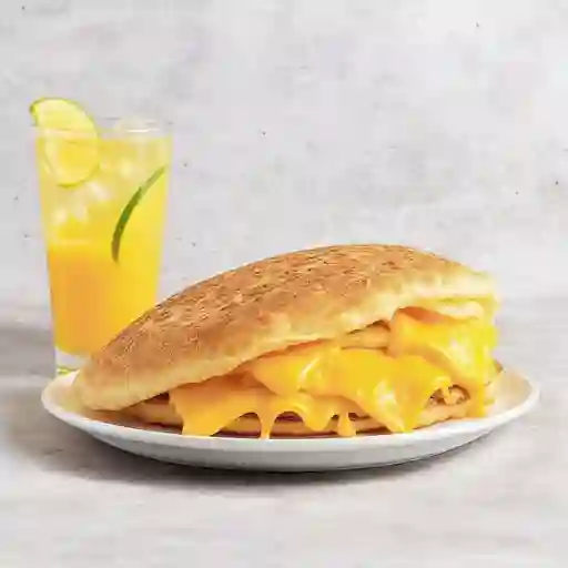 Arepa Mega Quesuda Lulada