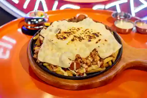 Salchipapa con Pollo