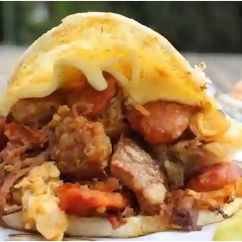 Arepa Mixta Chorizo Chicharrón Mas Huevo