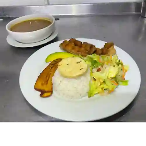 Frijoles con Chicharrón