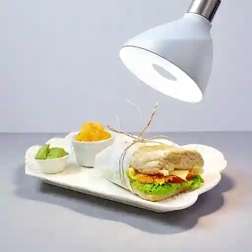 Combo Sándwich Pollo + Torta a Su Elección