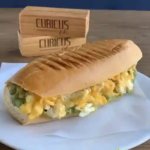 Sandwich de Guacamole y Huevos Revueltos