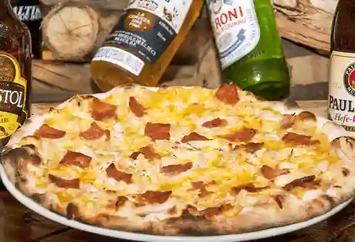 Pizza Pollo Miel Mostaza y Tocineta