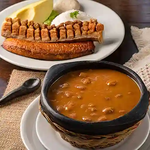Fríjoles con chicharrón familiar