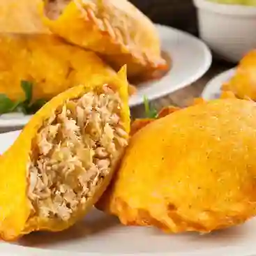 Pastel de pollo coctelero