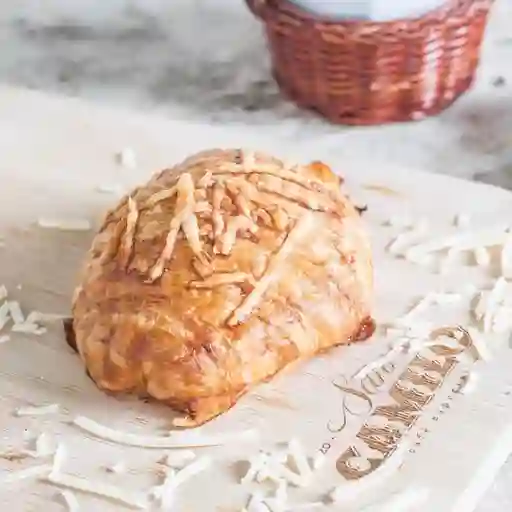 Croissant de Tres Quesos