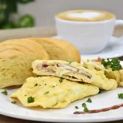 Omelette + latte + pan