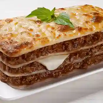 Lasagna Bolognesa y Gaseosa