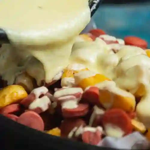 Salchipapa Personal con Queso