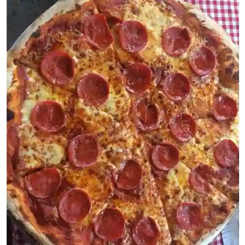 Pizza de Pepperoni y Gaseosa 1L