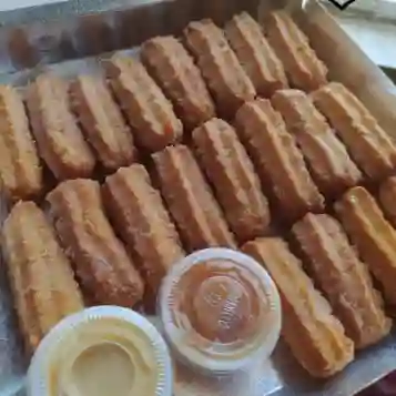 15 Minichurros + 2 salsas (1.50z)