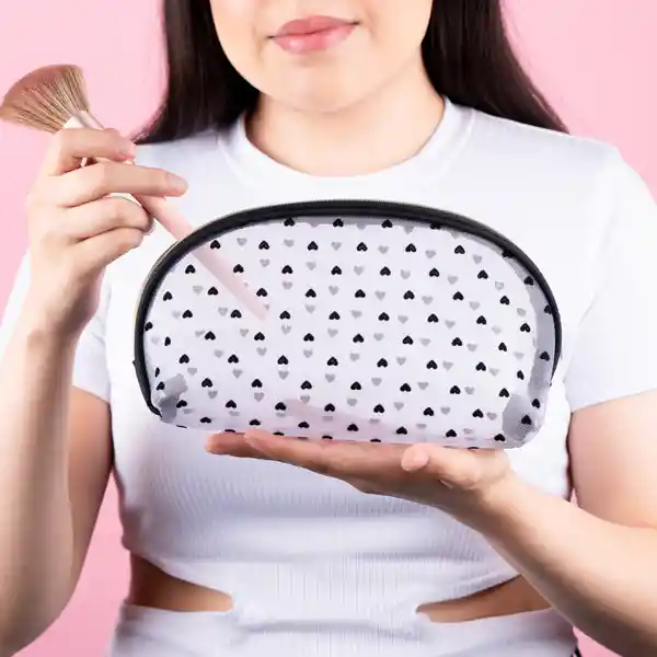 Cosmetiquera en Forma de Concha en Malla de Corazones Miniso