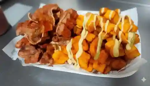 Salchipapa Tociplátano