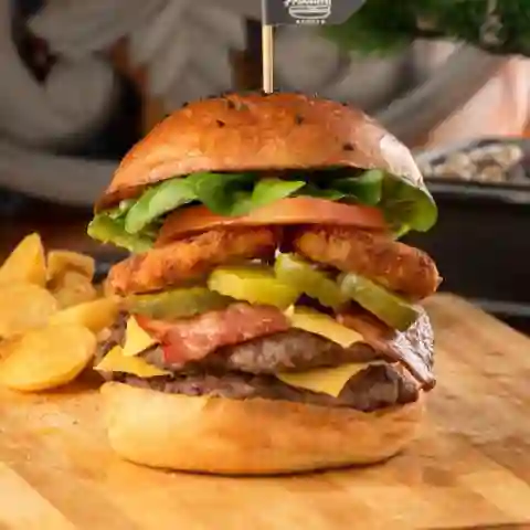 Frikadell (Incluye Papas)