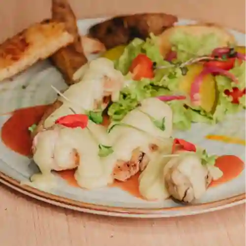 Pollo Tres Quesos Guayabo