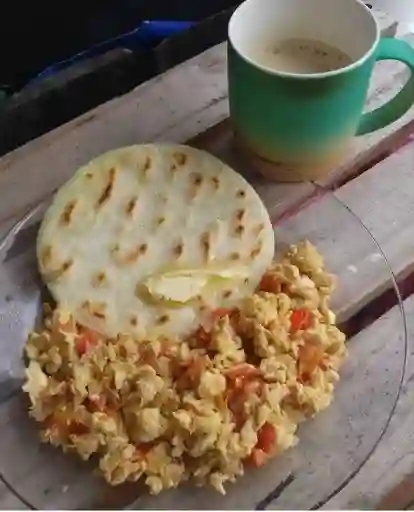 Huevos Rancheros con Arepa