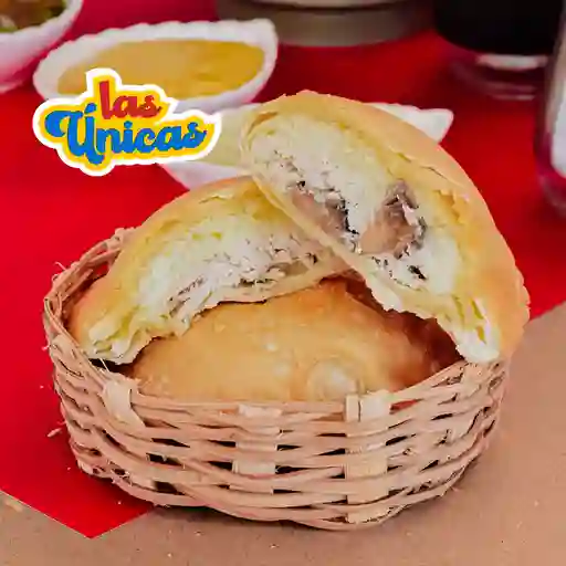 Empanada pollo y queso