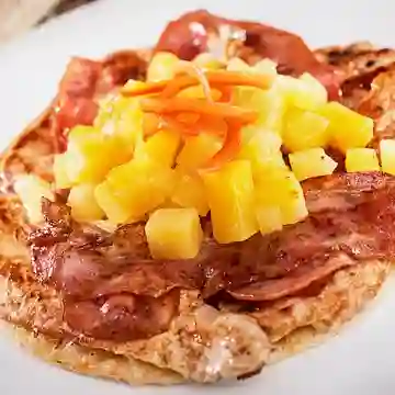 Arepa Pechuga Tocineta y Piña