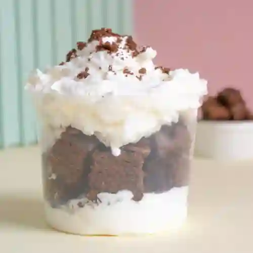 Brownie con Helado y Chantilly